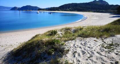 Villa with Private Pool, Mountain Views & Wi-Fi in Pantón, Ribeira Sacra