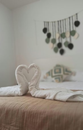 3 bedrooms, desk, travel cot, free WiFi. Talavera Murals Apartment