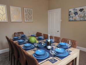 Dining - Crescent Bay House (Filey)