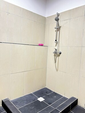 Handtücher, Seife, Toilettenpapier