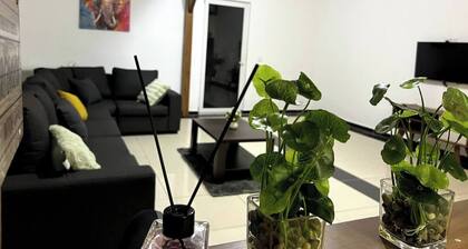 Cozy House at Beach Road Takoradi. Minute to Beach!
