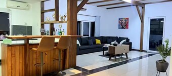 Cozy House at Beach Road Takoradi. Minute to Beach!