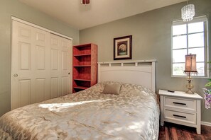 3 chambres, fer et planche à repasser, Wi-Fi gratuit, draps fournis