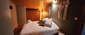 3 quartos, ferros/tábuas de passar roupa, Wi-Fi, roupa de cama