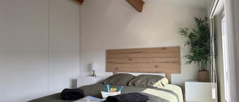 2 bedrooms, WiFi, bed sheets