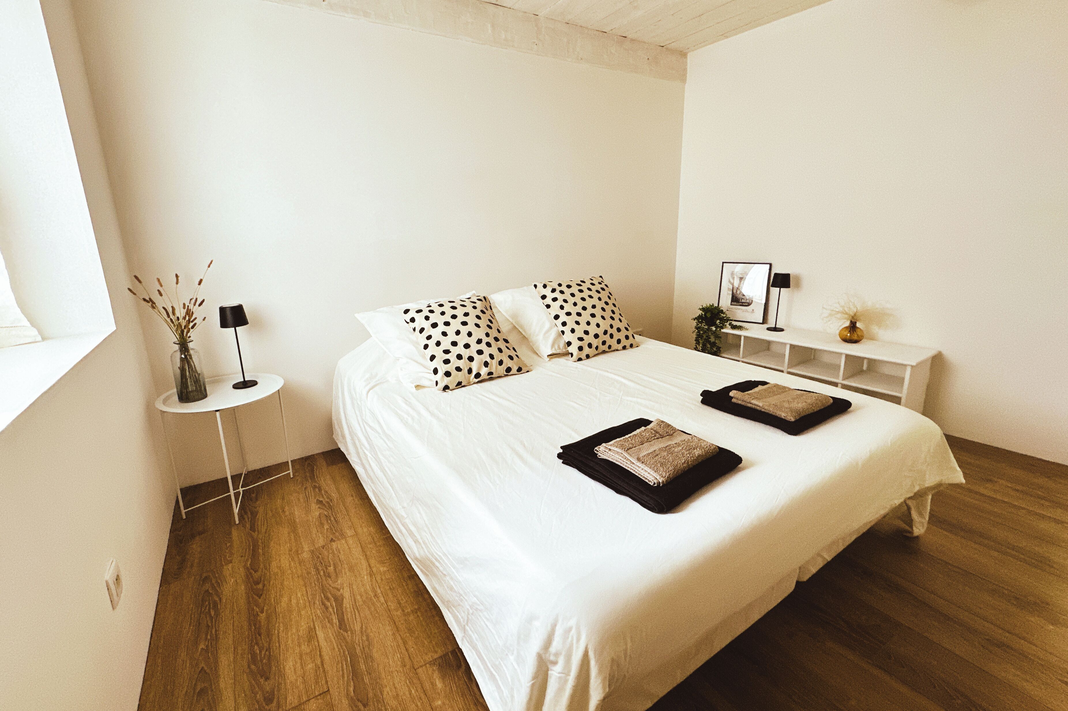 2 bedrooms, WiFi, bed sheets