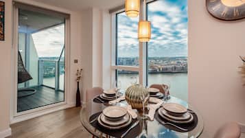Lyxlägenhet - tillgänglighetsanpassat - privat badrum | Restauranger