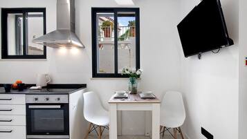 Frigorifero, microonde, forno, macchina per tè/caffè