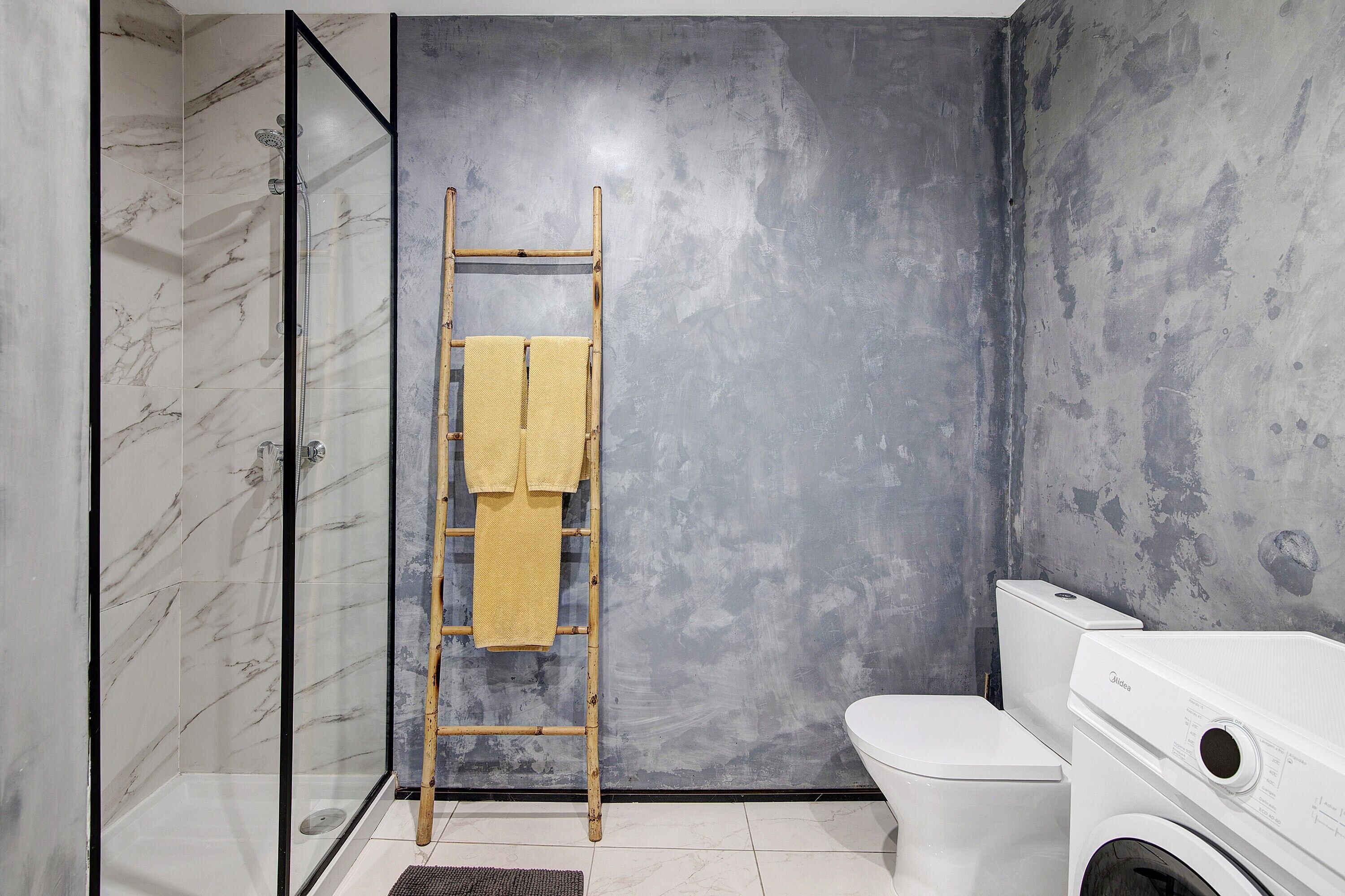 Shower, towels