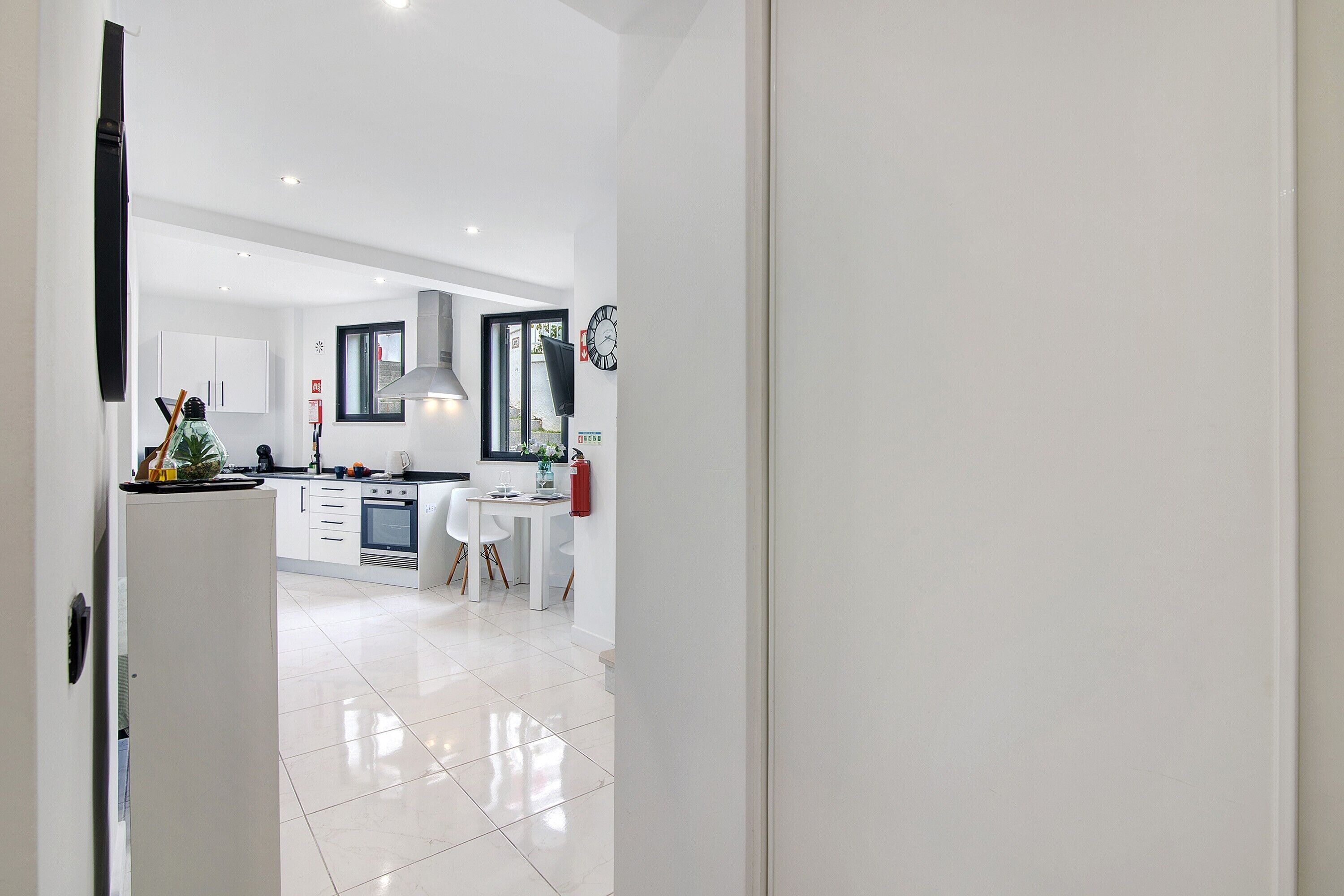 Fridge, microwave, oven, coffee/tea maker