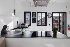 Microwave, oven, coffee/tea maker, toaster