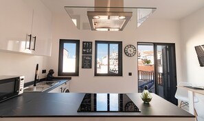 Micro-ondes, four, cafetière/bouilloire, grille-pain