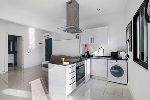 Microwave, oven, coffee/tea maker, toaster
