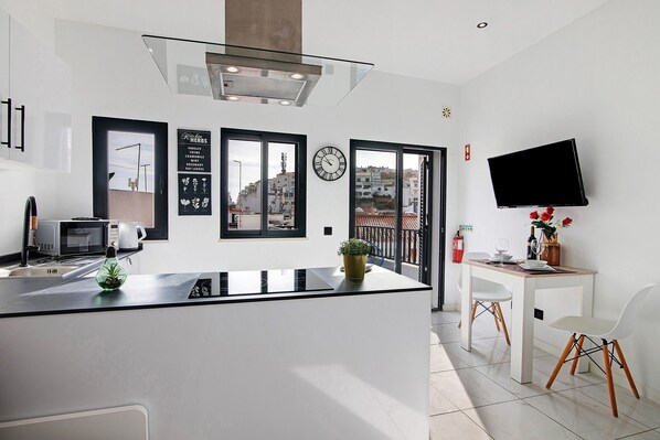 Microwave, oven, coffee/tea maker, toaster