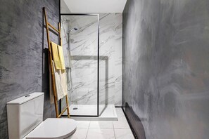 Shower, towels