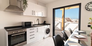 Fridge, microwave, oven, coffee/tea maker