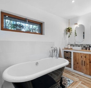 Hårføner, håndklær, såpe og sjampo