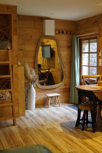 Essencia - self-catering cottage in the Toulon hills with spa, air conditioning and parking