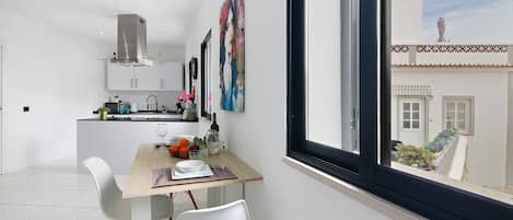 Fridge, microwave, oven, coffee/tea maker