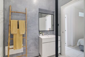 Shower, towels