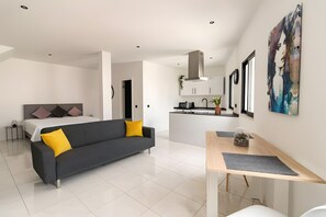 1 habitación, tabla de planchar con plancha, wifi y ropa de cama 