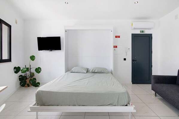 1 bedroom, iron/ironing board, WiFi, bed sheets