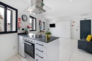 Fridge, microwave, oven, coffee/tea maker