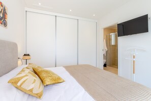 3 chambres, lits bébé (gratuits), draps fournis