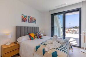 3 bedrooms, free cots/infant beds, bed sheets - Dreamscape Villa by Fidalsa (Los Alcazares)
