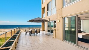 Outdoor dining - Oceanfront Luxe at The Pier (Glenelg)