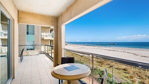 Outdoor dining - Oceanfront Luxe at The Pier (Glenelg)