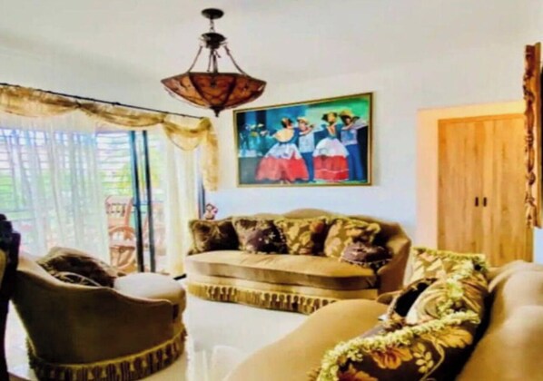 Apartment, 3 Bedrooms, Smoking | Living room