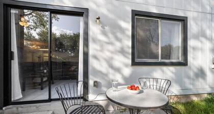 Centrally located 3BR House near The Q2 & Domain