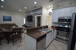 Mikrowelle, Ofen, Herdplatte, Geschirrspüler