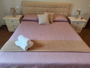 2 slaapkamers, een strijkplank/strijkijzer, gratis wifi, beddengoed