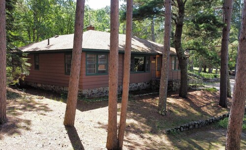 A Central Lakehouse for All-Season Adventures