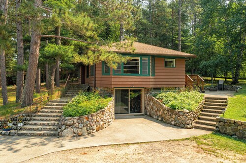 A Central Lakehouse for All-Season Adventures