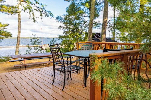A Charming Lakefront Retreat with Resort Comfort