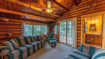 TV, caminetto, tavolo da calcetto