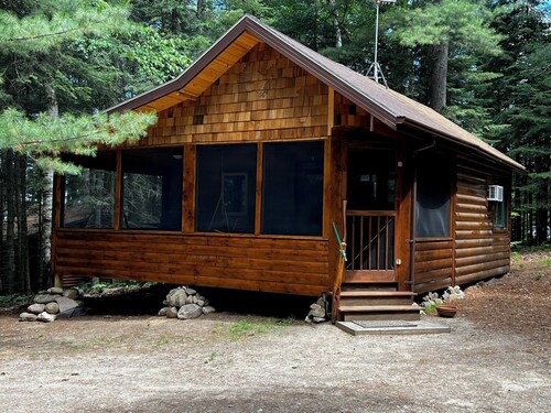 The Most Private, Pet-Friendly Cabin (New Screened Porch in 2024)