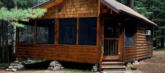 The Most Private, Pet-Friendly Cabin (New Screened Porch in 2024)