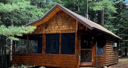 The Most Private, Pet-Friendly Cabin (New Screened Porch in 2024)