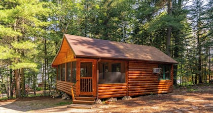 The Most Private, Pet-Friendly Cabin (New Screened Porch in 2024)