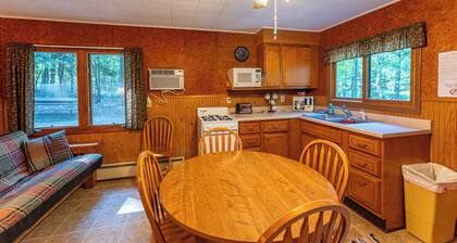 The Most Private, Pet-Friendly Cabin (New Screened Porch in 2024)