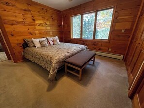 3 bedrooms, WiFi - A Spacious Lake House with Private Dock (Orr)