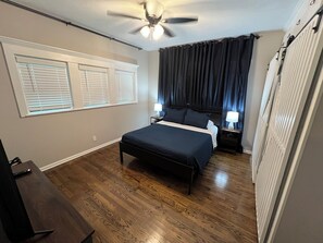 2 quartos, ferros/tábuas de passar roupa, Wi-Fi, roupa de cama