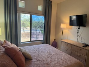 2 slaapkamers, een strijkplank/strijkijzer, wifi, beddengoed