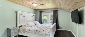 Serenity Awaits ! Private Country Estate on 10 acres.  Large groups welcome!