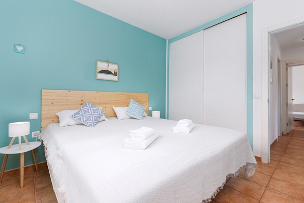 3 chambres, fer et planche à repasser, Wi-Fi, draps fournis
