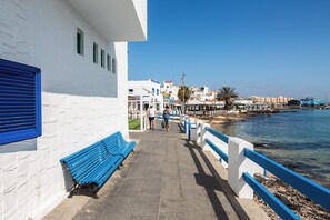 المنطقة المحيطة بالمنشأة